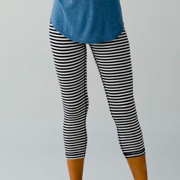 Lululemon Bold Striped COTTON The Under Crop Pants size 10 Large - Picture 1 of 7